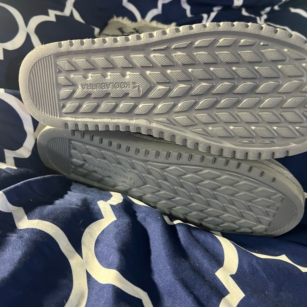 Brand new size 7 Koolaburra by Ugg snow boots